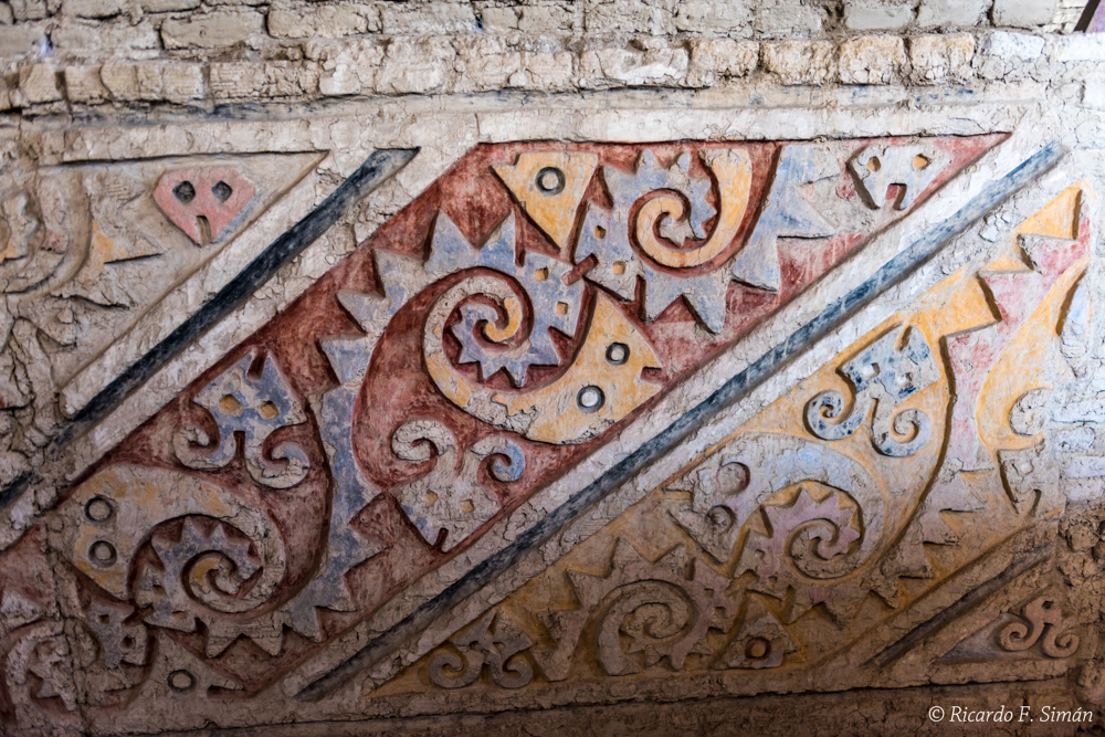 DSC_9975 Mural policromo con diseños del pez raya o matarraya